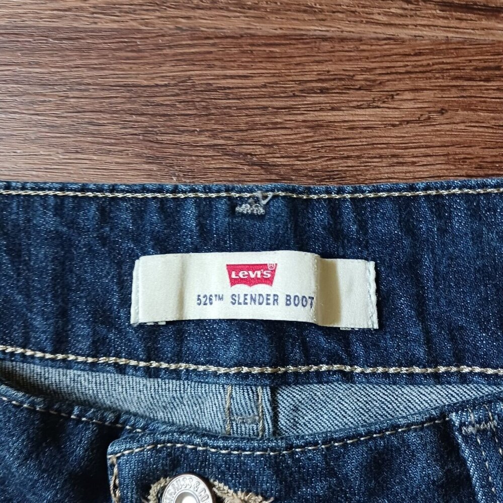 Levi Strauss Women's 526 Slender Bootcut Jeans Size 12 - 34 x 29.5 - Picture 4 of 8